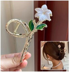 GREEN LEAVES WHITE FLOWER HAIR CLIP